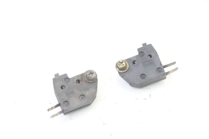photo de LUZ FRENO INTERRUPTOR SUZUKI UH BURGMAN 125 (2002 - 2006)