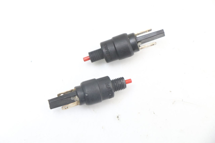 photo de LUZ FRENO INTERRUPTOR PIAGGIO VESPA PRIMAVERA 4T 50 (2021 - 2024)