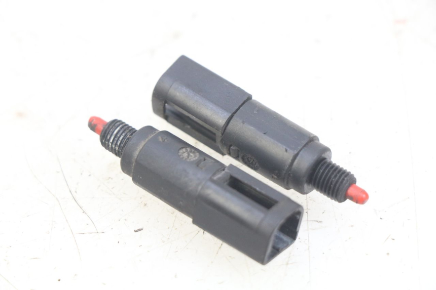 photo de INTERRUPTOR DE LUZ DE FRENO PIAGGIO VESPA S 2T 50 (2007 - 2014)