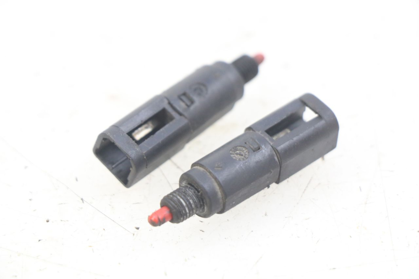 photo de INTERRUPTOR DE LUZ DE FRENO PIAGGIO VESPA S 2T 50 (2007 - 2014)