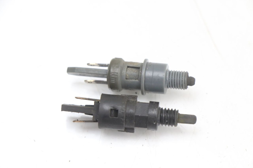 photo de LUZ FRENO INTERRUPTOR PEUGEOT VIVACITY NEW 4T 50 (2008 - 2017)