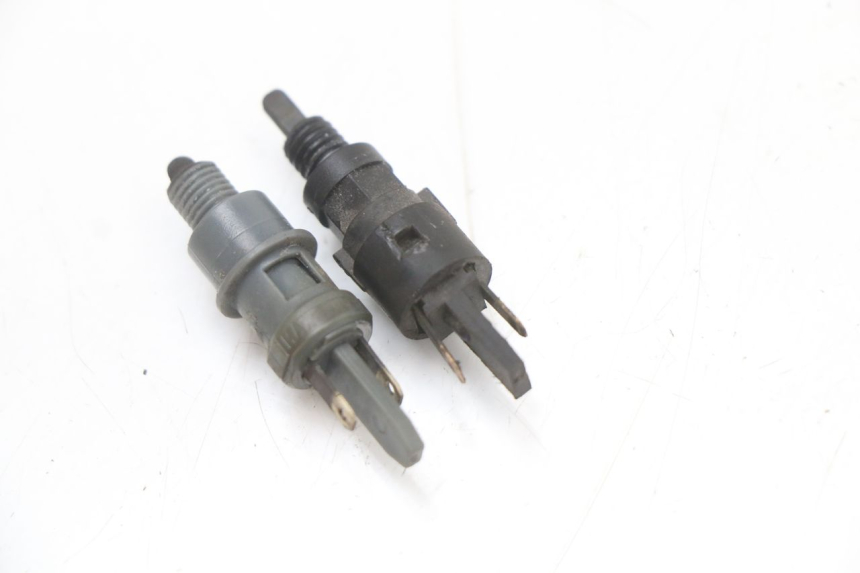 photo de LUZ FRENO INTERRUPTOR PEUGEOT VIVACITY NEW 4T 50 (2008 - 2017)