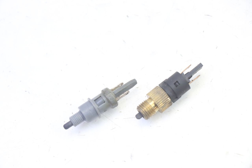 photo de LUZ FRENO INTERRUPTOR PEUGEOT VIVACITY NEW 4T 50 (2008 - 2017)
