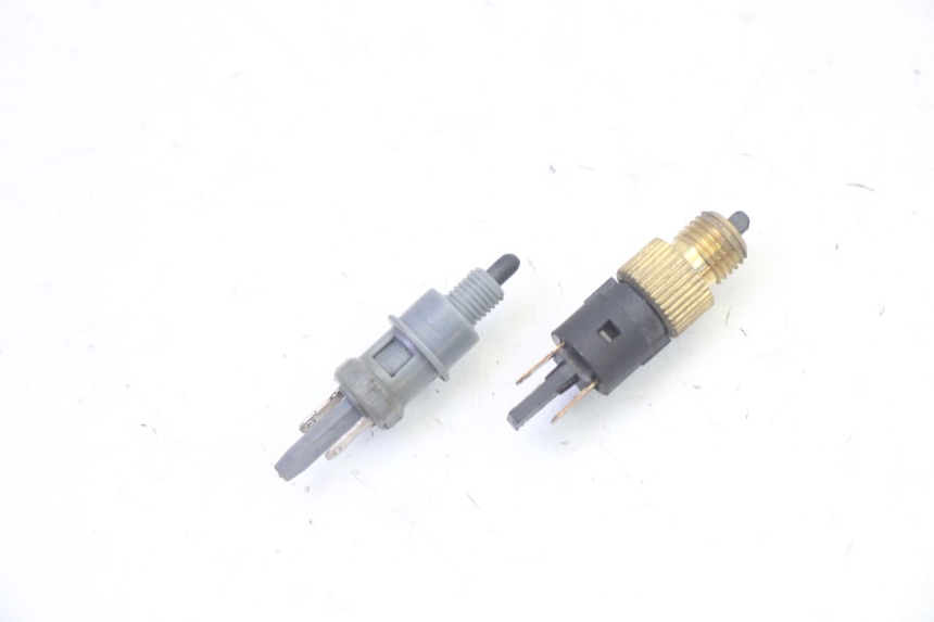 photo de LUZ FRENO INTERRUPTOR PEUGEOT VIVACITY NEW 4T 50 (2008 - 2017)