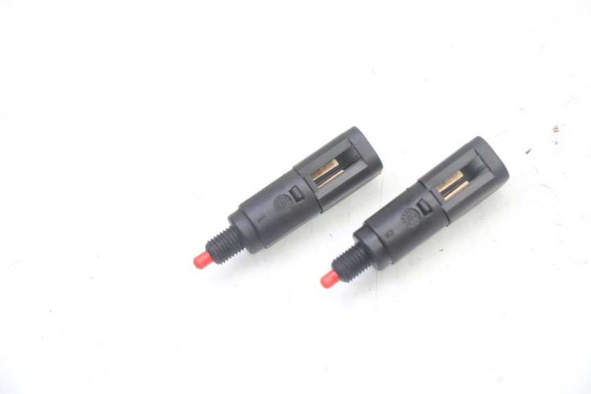 photo de INTERRUPTOR DE LUZ DE FRENO PIAGGIO X9 EVOLUTION 125 (2003 - 2007)