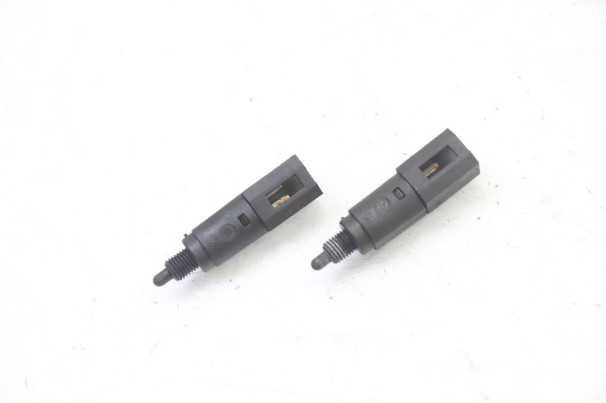 photo de INTERRUPTOR DE LUZ DE FRENO PIAGGIO X9 EVOLUTION 125 (2003 - 2007)