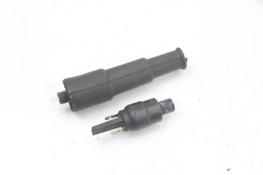 photo de INTERRUPTOR DE LUZ DE FRENO PIAGGIO XEVO - X EVO 125 (2007 - 2016) - Zoom estado de uso