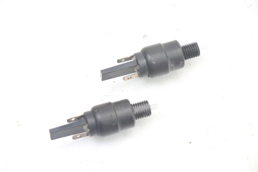 photo de INTERRUPTOR DE LUZ DE FRENO PIAGGIO XEVO - X EVO 125 (2007 - 2016) - Detalle de la pieza