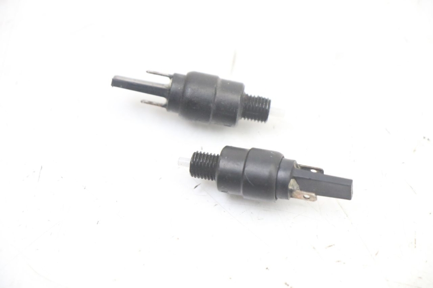 photo de INTERRUPTOR DE LUZ DE FRENO PIAGGIO XEVO - X EVO 125 (2007 - 2016) - Zoom estado de uso