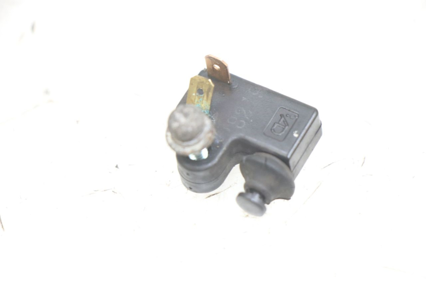 photo de INTERRUPTOR DE LUZ DE FRENO YAMAHA X-MAX XMAX 250 (2006 - 2009)