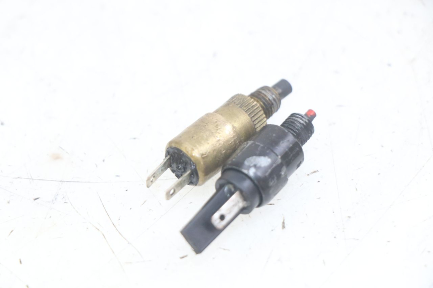 photo de INTERRUPTOR DE LUZ DE FRENO YAMAHA YP MAJESTY 125 (2007 - 2010)