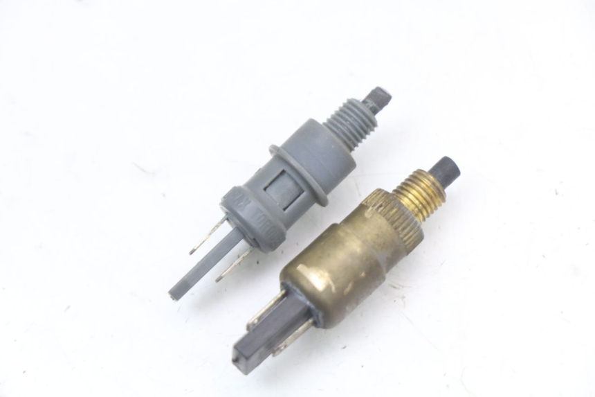 photo de INTERRUPTOR DE LUZ DE FRENO PIAGGIO ZIP 2T 50 (2009 - 2019)
