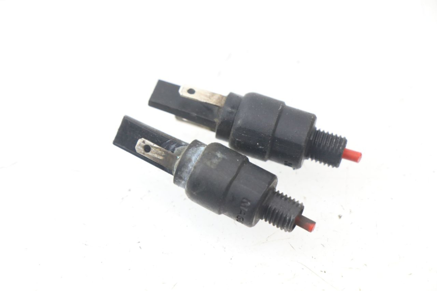 photo de INTERRUPTOR DE LUZ DE FRENO PIAGGIO ZIP 4T 50 (2018 - 2020)