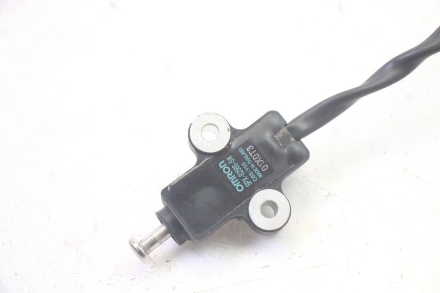 photo de INTERRUPTOR DE ENCENDIDO PATA DE CABRA YAMAHA FJR ABS 1300 (2006 - 2012) - Primer plano técnico