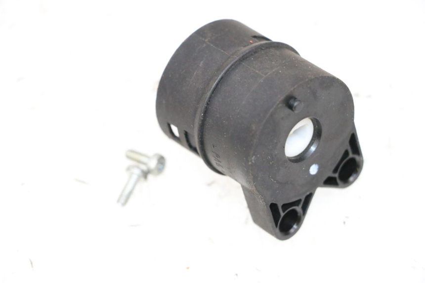 photo de INTERRUPTOR PEUGEOT SATELIS COMPRESSOR K15 125 (2006 - 2009) - Primer plano técnico