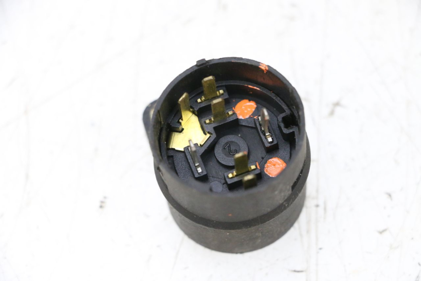 photo de INTERRUPTOR PEUGEOT SATELIS 125 (2006 - 2009) - Primer plano técnico