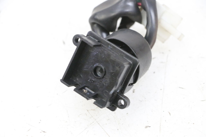 photo de INTERRUPTOR PEUGEOT SPEEDFIGHT 4 4T EFI 50 (2021 - 2025) - Primer plano técnico