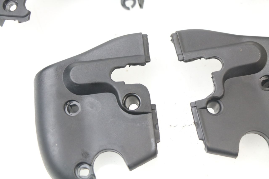 photo de TAPA MANILLAR APRILIA SCARABEO GT 125 (1999 - 2007)