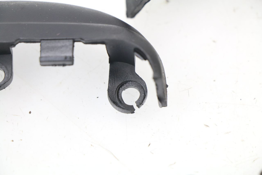photo de TAPA MANILLAR APRILIA SCARABEO GT 125 (1999 - 2007)