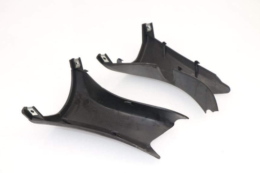 photo de TAPA MANILLAR DELANTERO SYM GTS 250 (2005 - 2008)
