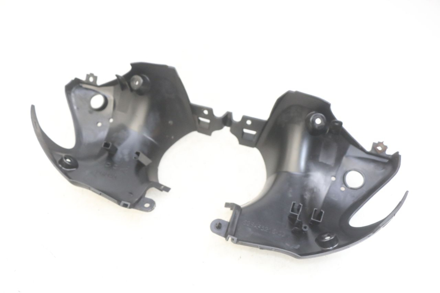 photo de CUBIERTA DEL MANILLAR TRASERO YAMAHA HW XENTER 125 (2011 - 2017)