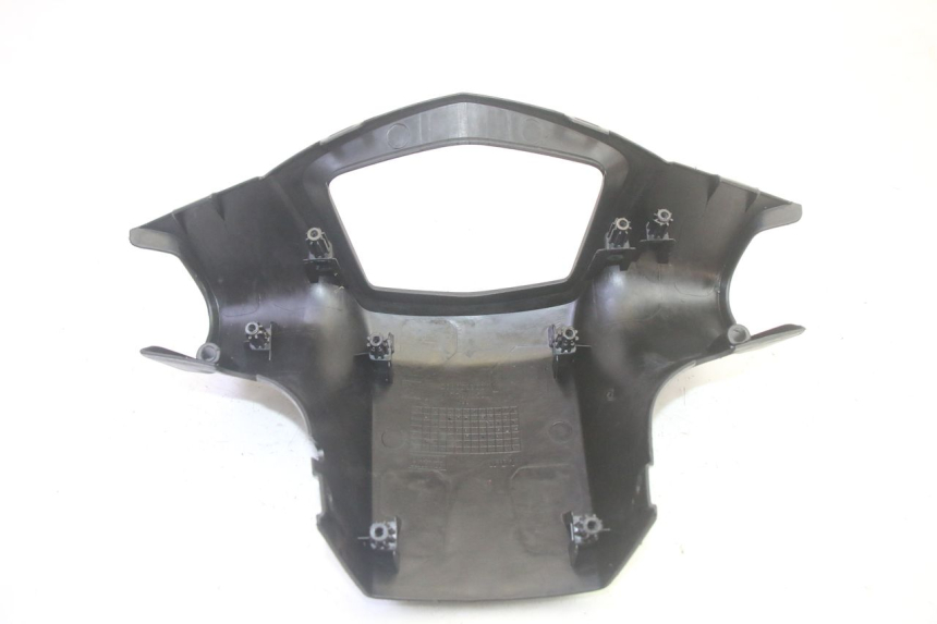 photo de CUBIERTA DE MANILLAR TRASERO PEUGEOT KISBEE 4T 50 (2018 - 2022) - Primer plano técnico