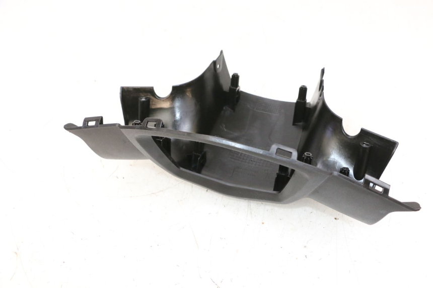 photo de CUBIERTA DE MANILLAR TRASERO. PEUGEOT KISBEE 4T 50 (2010 - 2017) - Detalle de la pieza