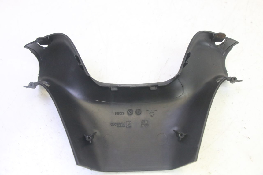 photo de CUBIERTA DEL MANILLAR TRASERO PIAGGIO MP3 RL 250 (2007 - 2010) - Primer plano técnico