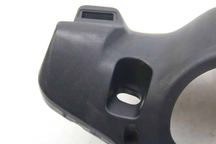 photo de CUBIERTA DE MANILLAR TRASERO SUZUKI SIXTEEN 125 (2008 - 2010)