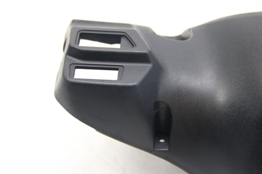 photo de CUBIERTA DE MANILLAR TRASERO SUZUKI SIXTEEN 125 (2008 - 2010)