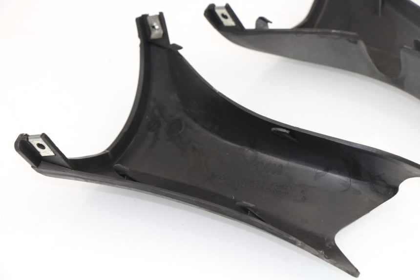 photo de TAPA MANILLAR DELANTERO SYM GTS 250 (2005 - 2008)
