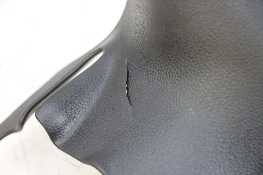 photo de TAPA MANILLAR DELANTERO YAMAHA TRICITY 300 (2020 - 2024) - Primer plano técnico