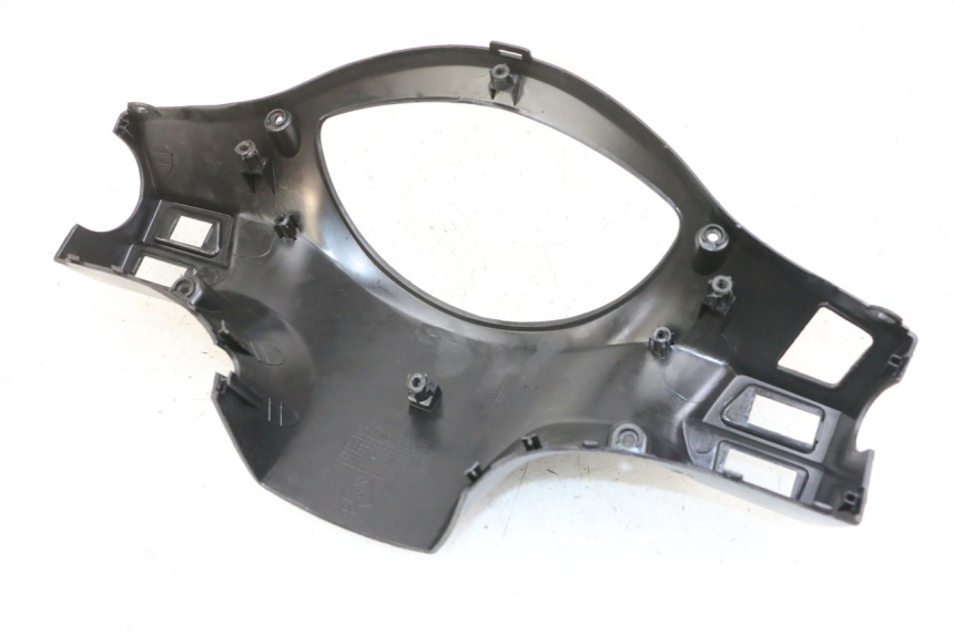 photo de TAPA MANILLAR DELANTERO PEUGEOT TWEET PRO CARGO 50 (2018 - 2020) - Detalles de los puntos de fijación