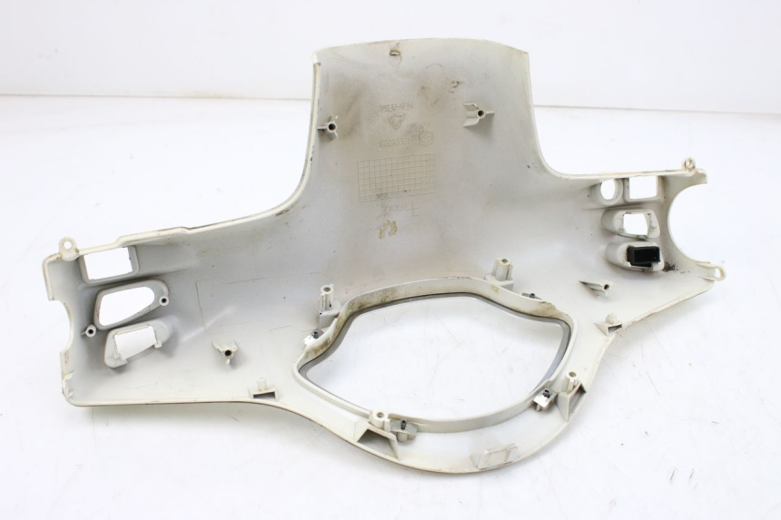 photo de CUBIERTA DE MANILLAR TRASERO PIAGGIO VESPA GTS IGET ABS 125 (2017 - 2023)
