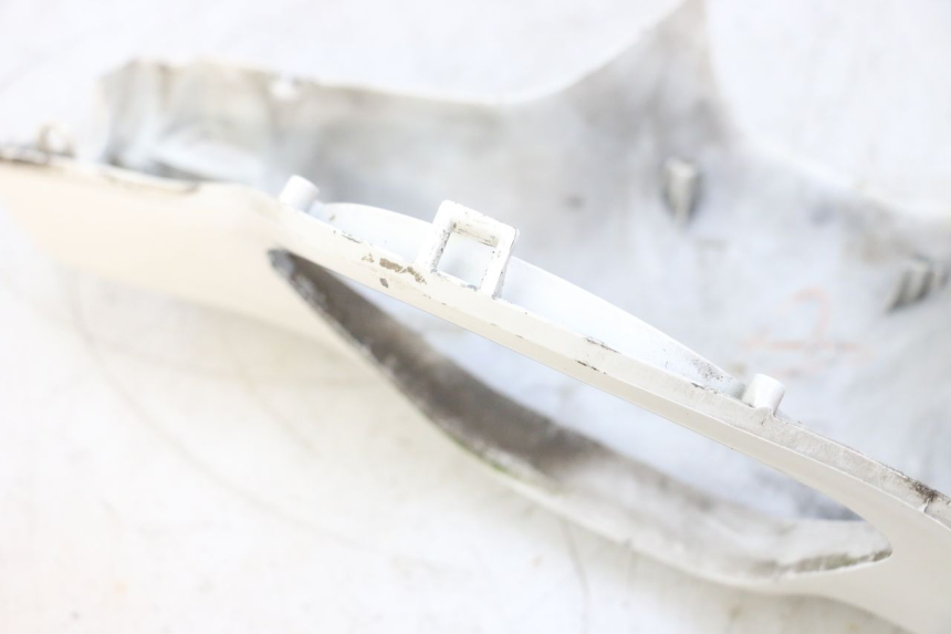 photo de TAPA MANILLAR DELANTERO PIAGGIO VESPA GTS SUPER IE 125 (2009 - 2016) - Primer plano técnico