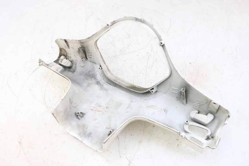 photo de TAPA MANILLAR DELANTERO PIAGGIO VESPA GTS SUPER IE 125 (2009 - 2016) - Detalles de los puntos de fijación