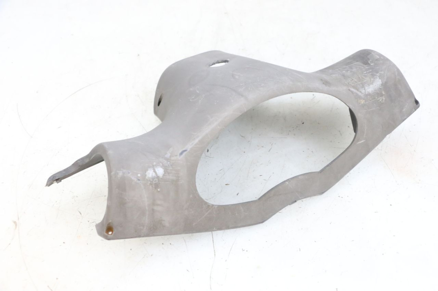 photo de TAPA MANILLAR DELANTERO PEUGEOT VIVACITY 100 (1999 - 2008) - Detalles de los puntos de fijación