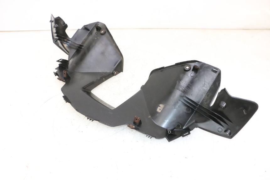 photo de CUBIERTA DEL MANILLAR TRASERO YAMAHA XMAX X-MAX 125 (2006 - 2009) - Detalles de los puntos de fijación