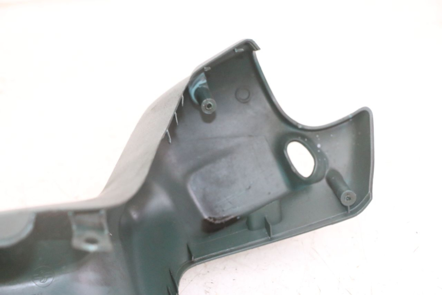 photo de CUBIERTA DEL MANILLAR DELANTERO PEUGEOT ELYSEO 125 (1999 - 2004)