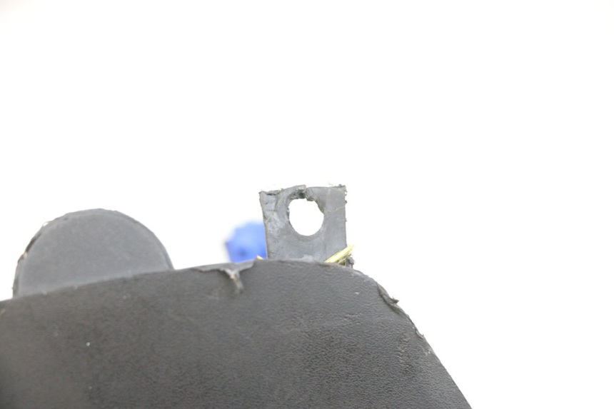 photo de CUBIERTA DEL MANILLAR DELANTERO PEUGEOT ELYSEO 125 (1999 - 2004) - Zoom estado de uso