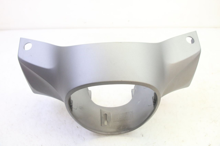 photo de CUBIERTA DEL MANILLAR DELANTERO SYM FIDDLE 3 III 125 (2014 - 2020) - Detalle de la pieza