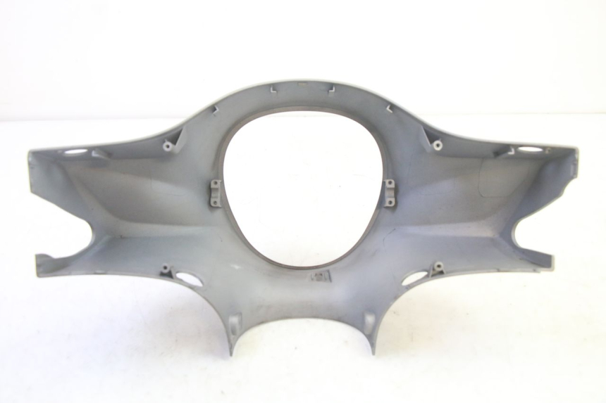 photo de CUBIERTA DEL MANILLAR DELANTERO SYM FIDDLE 3 III 125 (2014 - 2020) - Otra perspectiva