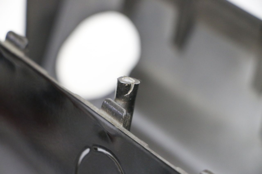 photo de CUBIERTA DEL MANILLAR DELANTERO KYMCO LIKE 125 (2009 - 2016) - Detalles de los puntos de fijación