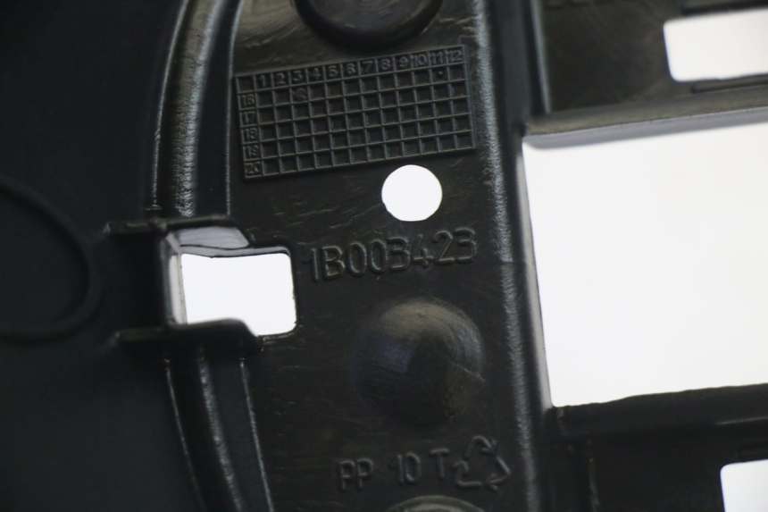 photo de TAPA MANILLAR TRASERO PIAGGIO MP3 HPE 350 (2018 - 2020) - Primer plano técnico