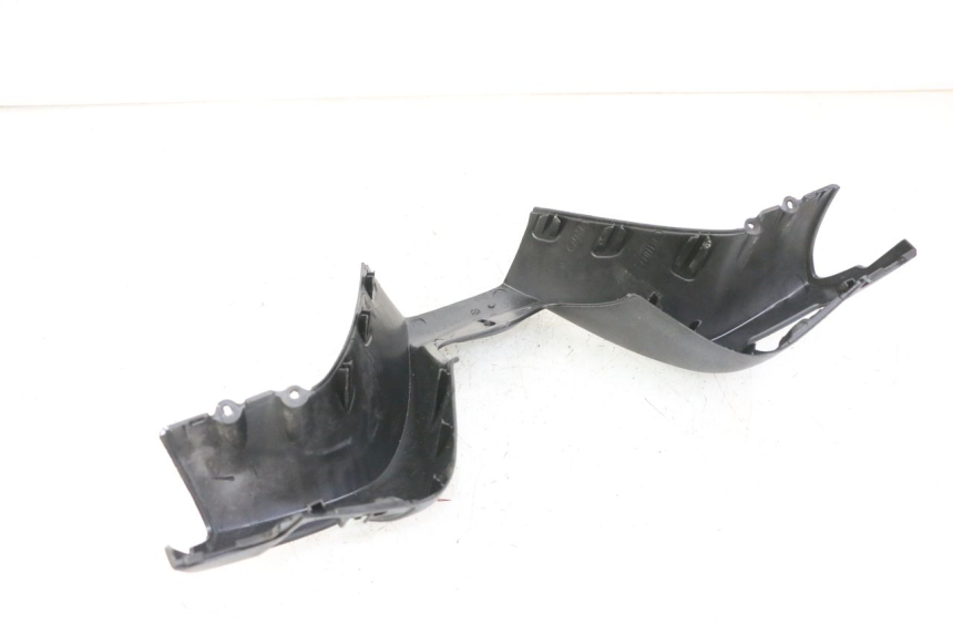 photo de CUBIERTA DEL MANILLAR DELANTERO PIAGGIO MP3 500 (2011 - 2015)
