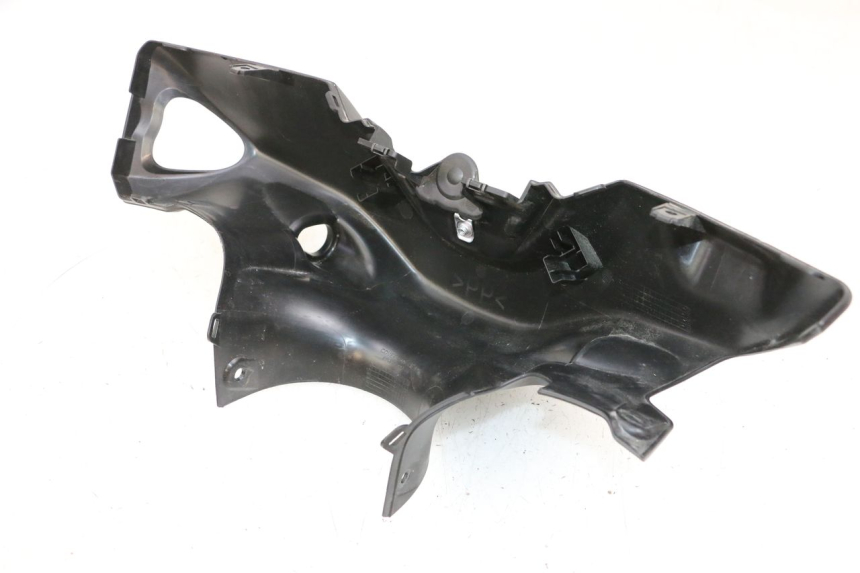 photo de TAPA MANILLAR TRASERO YAMAHA NEO'S CORE 1 (2022 - 2026) - Primer plano técnico