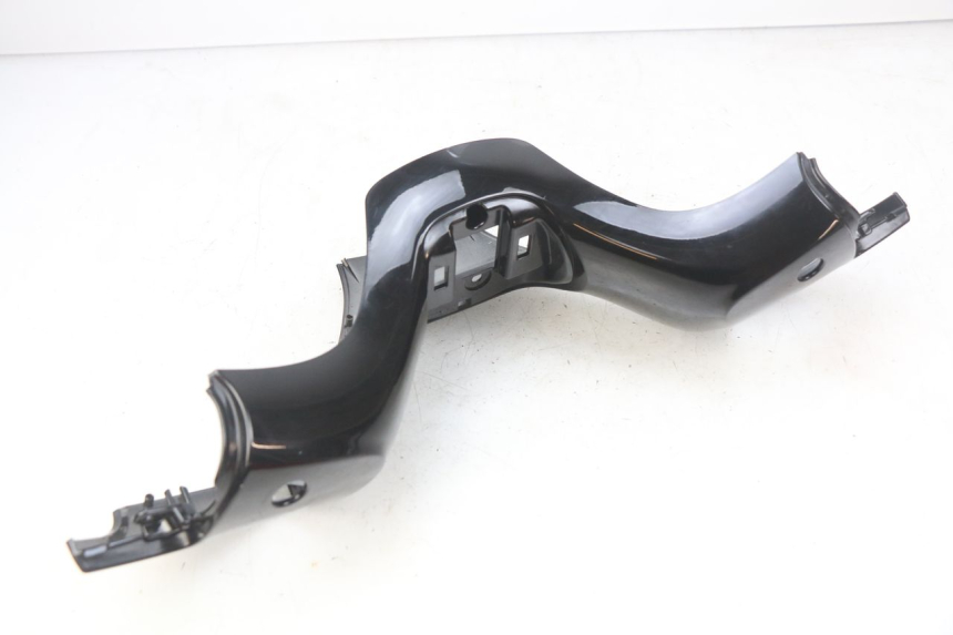 photo de CUBIERTA DEL MANILLAR DELANTERO PIAGGIO MP3 500 (2014 - 2016)