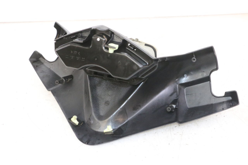 photo de TAPA MANILLAR TRASERO PEUGEOT SATELIS 125 (2013 - 2018)