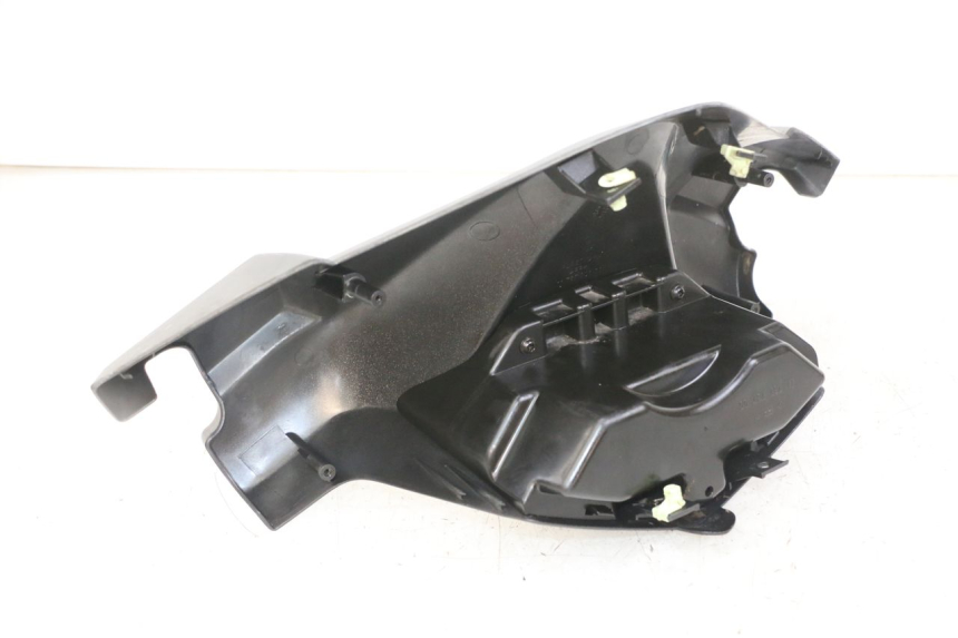 photo de TAPA MANILLAR TRASERO PEUGEOT SATELIS 125 (2013 - 2018)