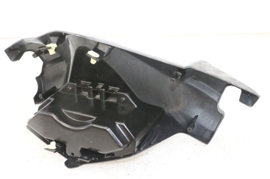 photo de TAPA MANILLAR TRASERO PEUGEOT SATELIS 125 (2013 - 2018)